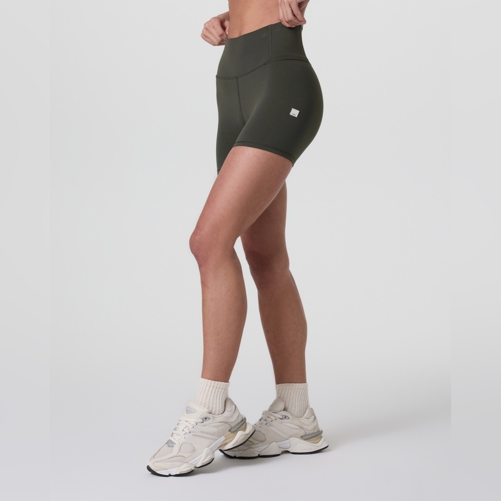 NWT Vuori AllTheFeels Short 4 inches - size XS - color Kale 🥬